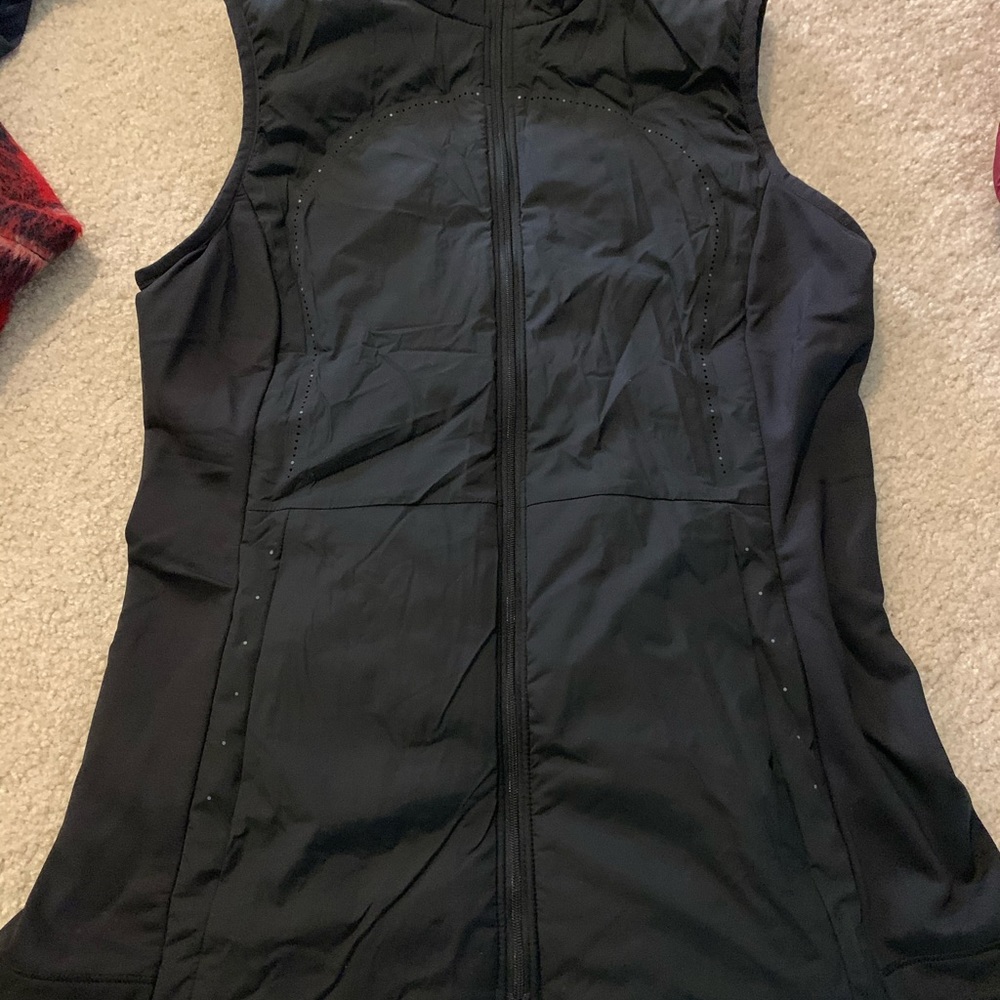 EUC SZ 8 lululemon lightweight vest